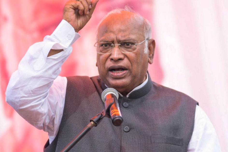 कांग्रेस अध्यक्ष का तीखा हमला, कहा- मोदी सरकार की विदेश नीति “कमजोर और दिशाहीन”